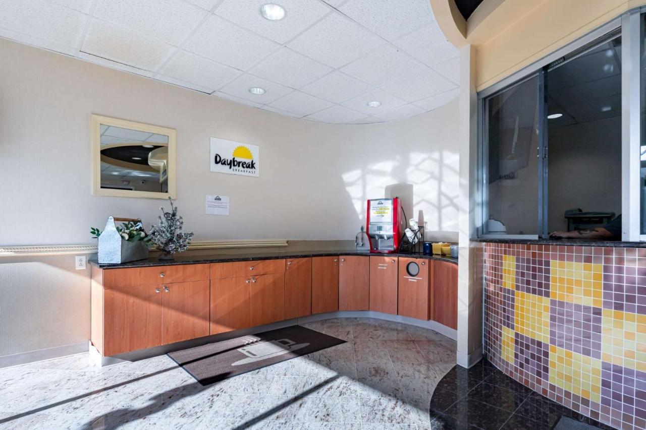 Days Inn By Wyndham Hartford/Closest Downtown Exteriér fotografie