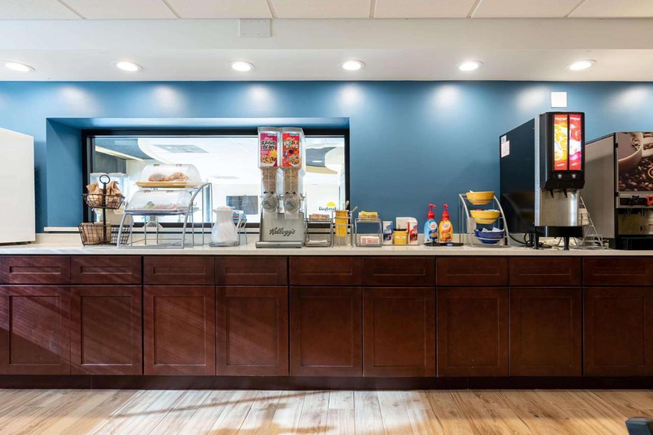 Days Inn By Wyndham Hartford/Closest Downtown Exteriér fotografie