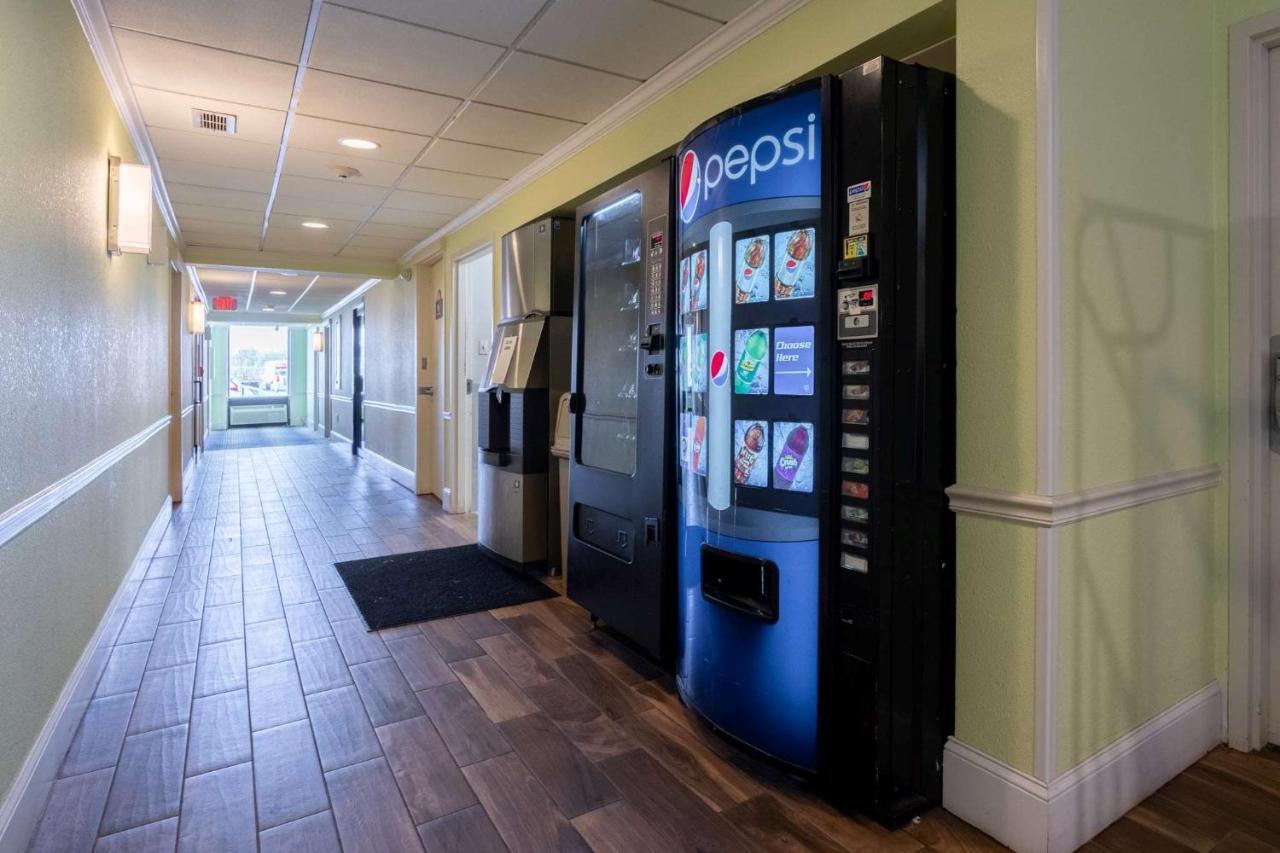 Days Inn By Wyndham Hartford/Closest Downtown Exteriér fotografie