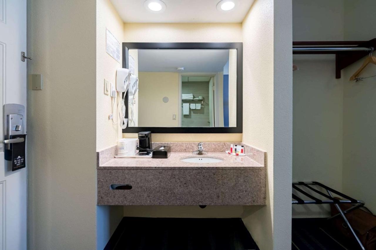 Days Inn By Wyndham Hartford/Closest Downtown Exteriér fotografie