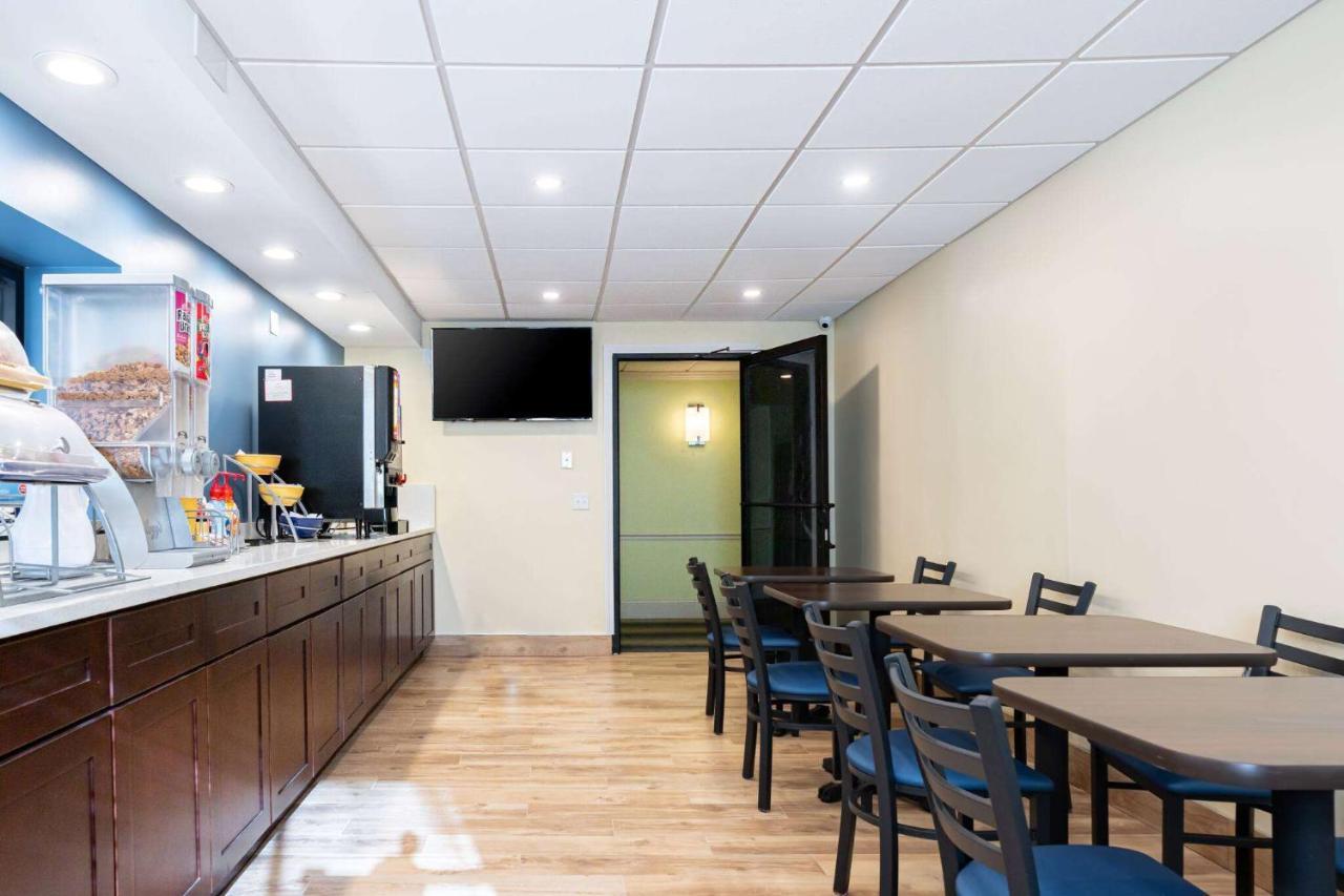Days Inn By Wyndham Hartford/Closest Downtown Exteriér fotografie
