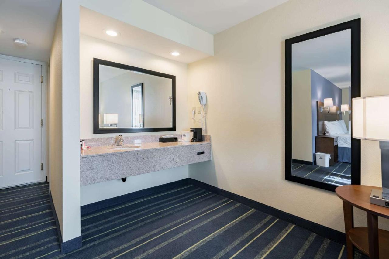 Days Inn By Wyndham Hartford/Closest Downtown Exteriér fotografie