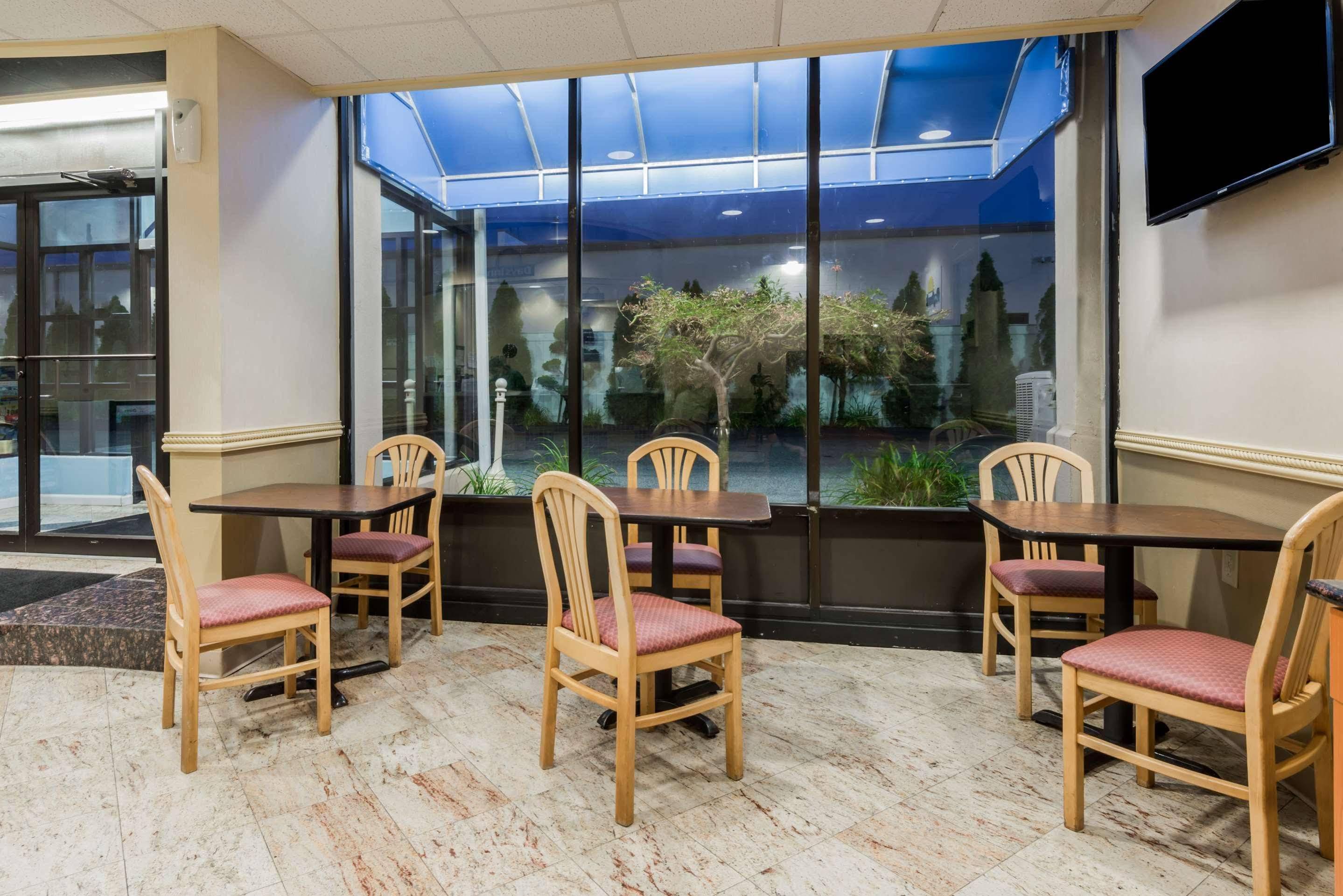 Days Inn By Wyndham Hartford/Closest Downtown Exteriér fotografie