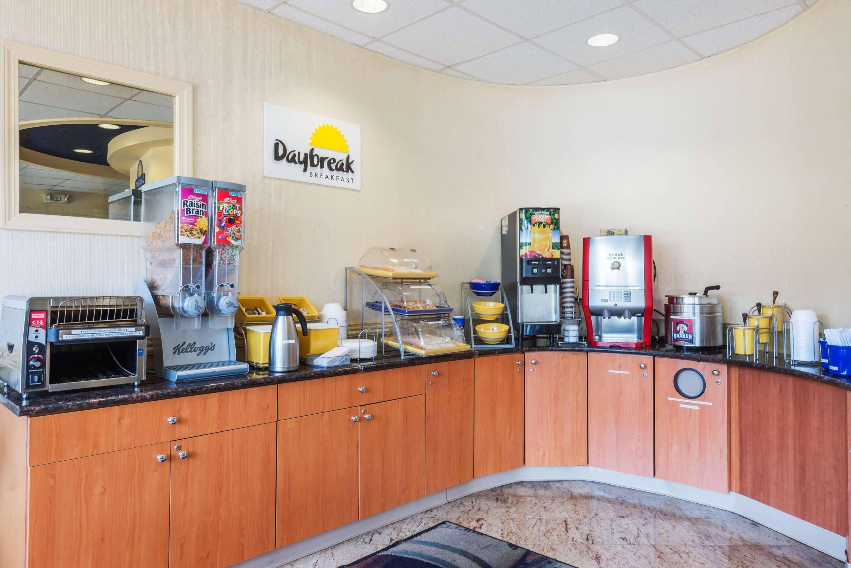 Days Inn By Wyndham Hartford/Closest Downtown Exteriér fotografie
