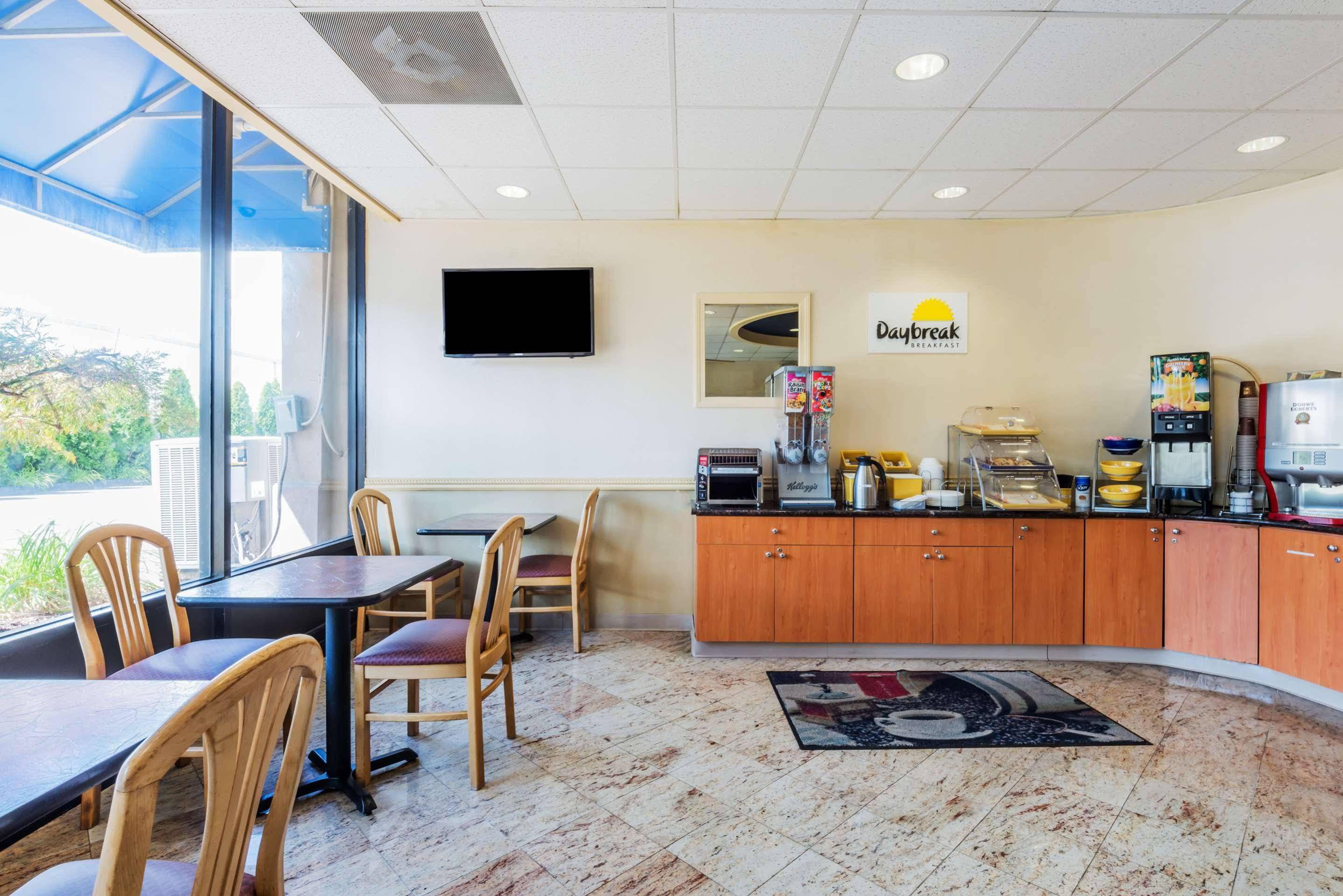 Days Inn By Wyndham Hartford/Closest Downtown Exteriér fotografie