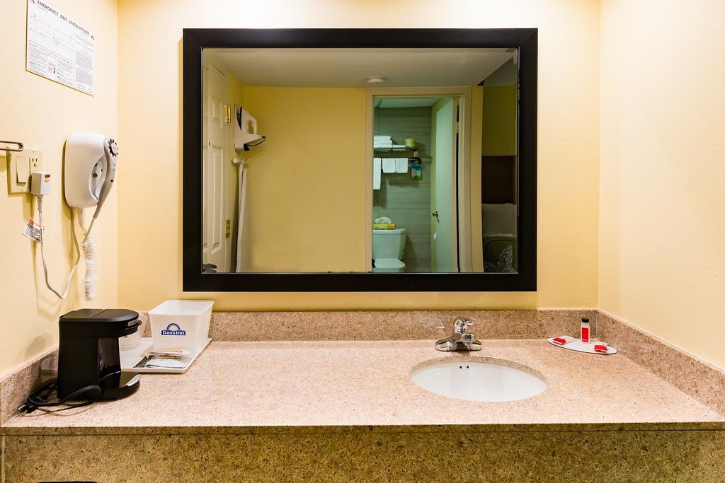 Days Inn By Wyndham Hartford/Closest Downtown Exteriér fotografie