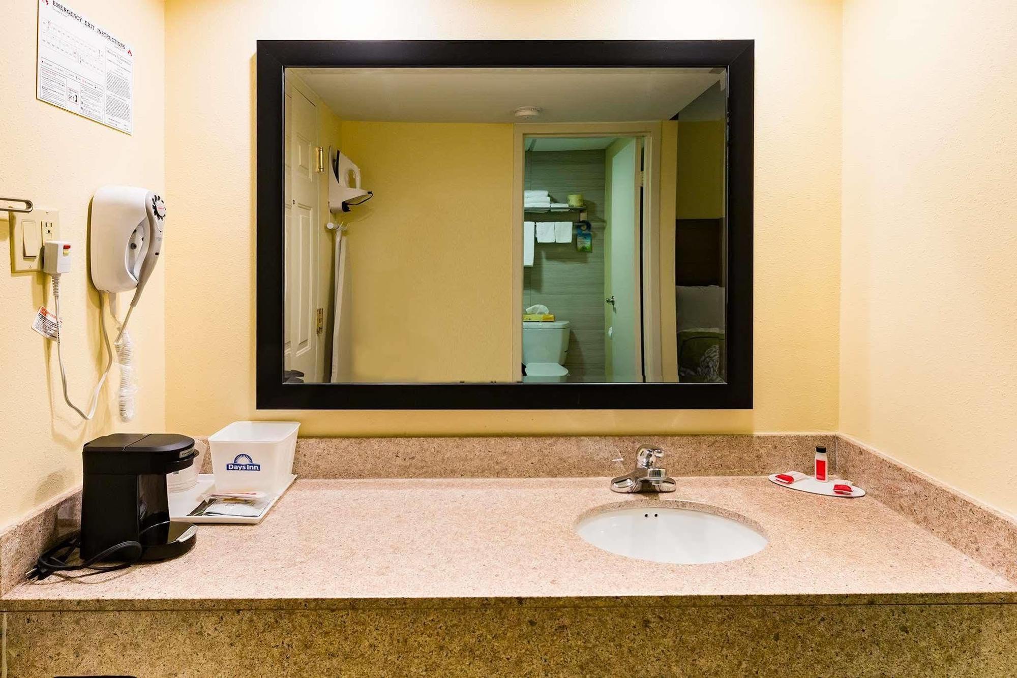 Days Inn By Wyndham Hartford/Closest Downtown Exteriér fotografie